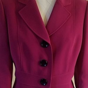 Stylish Tahari Blazer Size 8